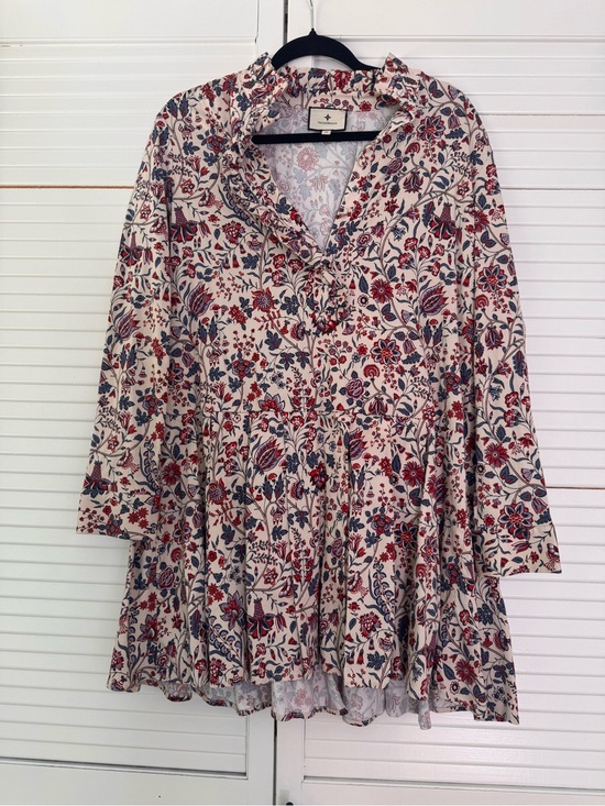 Tuckernuck Dresses & Skirts - Tuckernuck Callahan floral ruffle dress with Red & Blue Floral Print